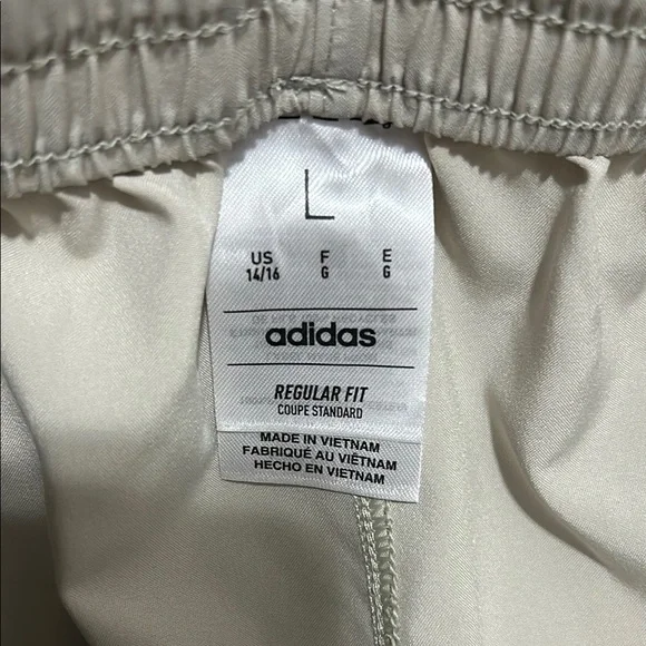 Adidas Classic White Shorts with Black Accents Boys - L regular fit - Picture 3 of 3